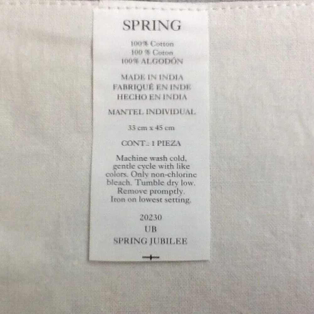 brand new Set of 4 Spring Jubilee Abstract Floral Fabric 13x18 inch Placemats